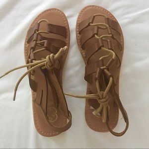 NWT - Daisy Fuentes Lace-up Sandal